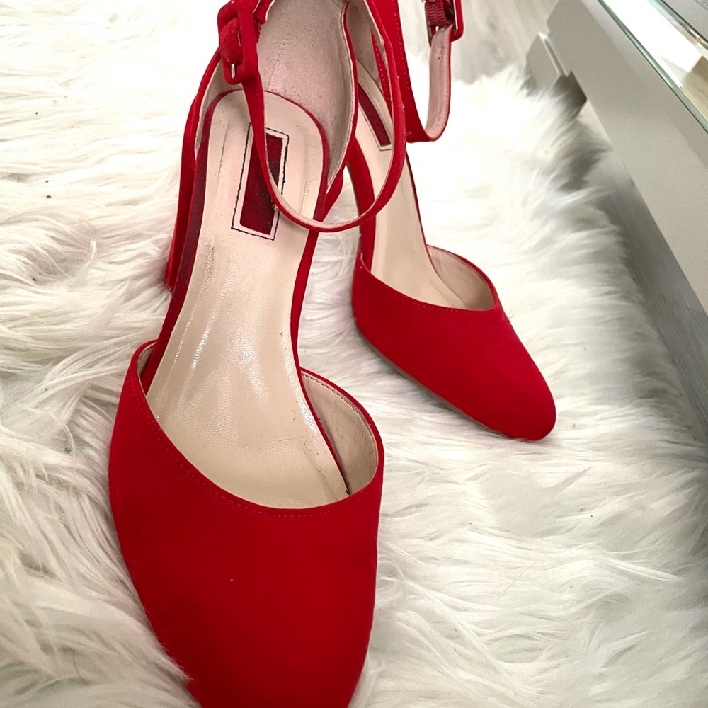 Forever 21 Red Pumps Size 6 - Picture 3 of 4